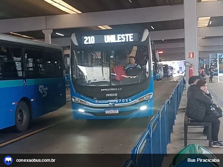 Ônibus Mascarello GRAN Via 2023, da Rápido Sumaré | Pira Mobilidade, prefixo 57054, linha 210 Unileste, em Piracicaba-SP