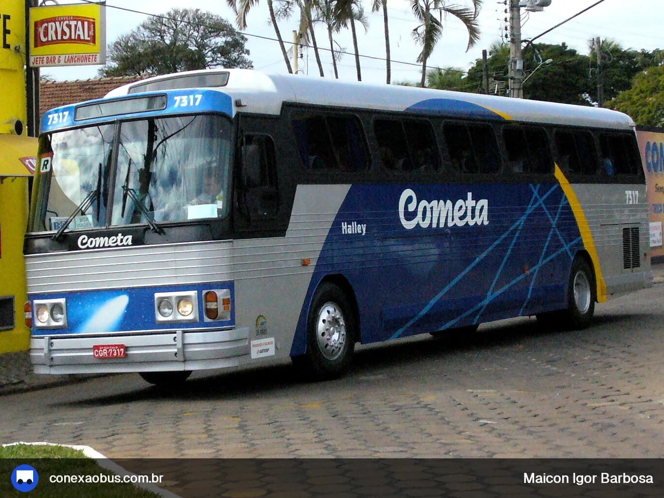 Ônibus CMA Fecha Azul VII, da Viação Cometa, prefixo 7313, em Tatuí-SP