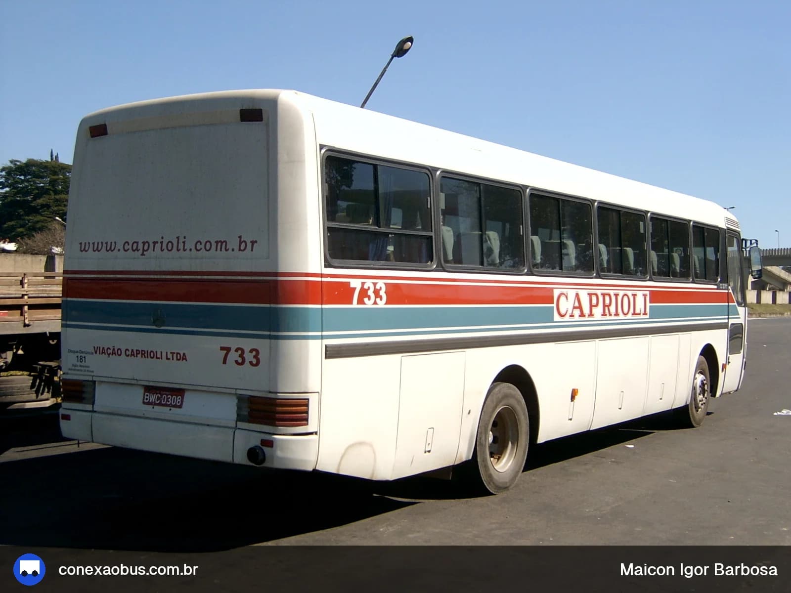 Ônibus Mercedes-Benz O-371 R, da Viação Caprioli, prefixo 733, em Sumaré-SP
