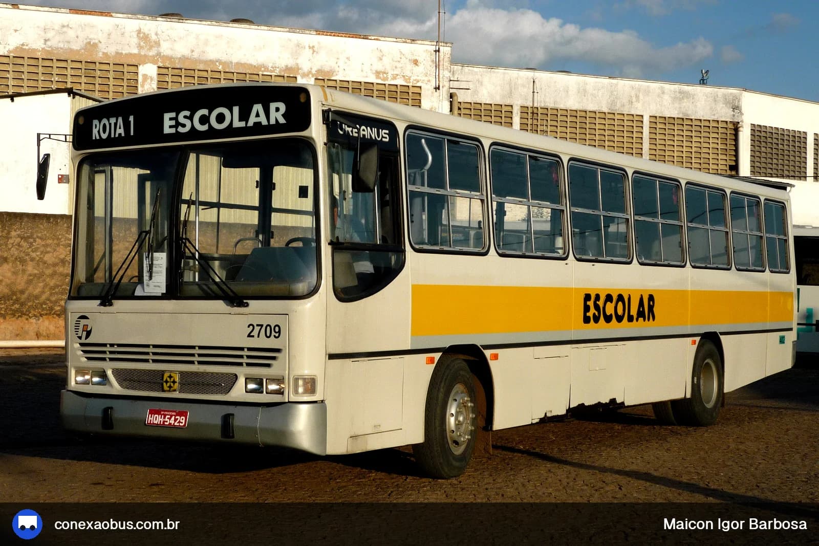 Ônibus Busscar Urbanus 1994, da Viação Piracema de Transportes Ltda, prefixo 2709, em Piracicaba-SP