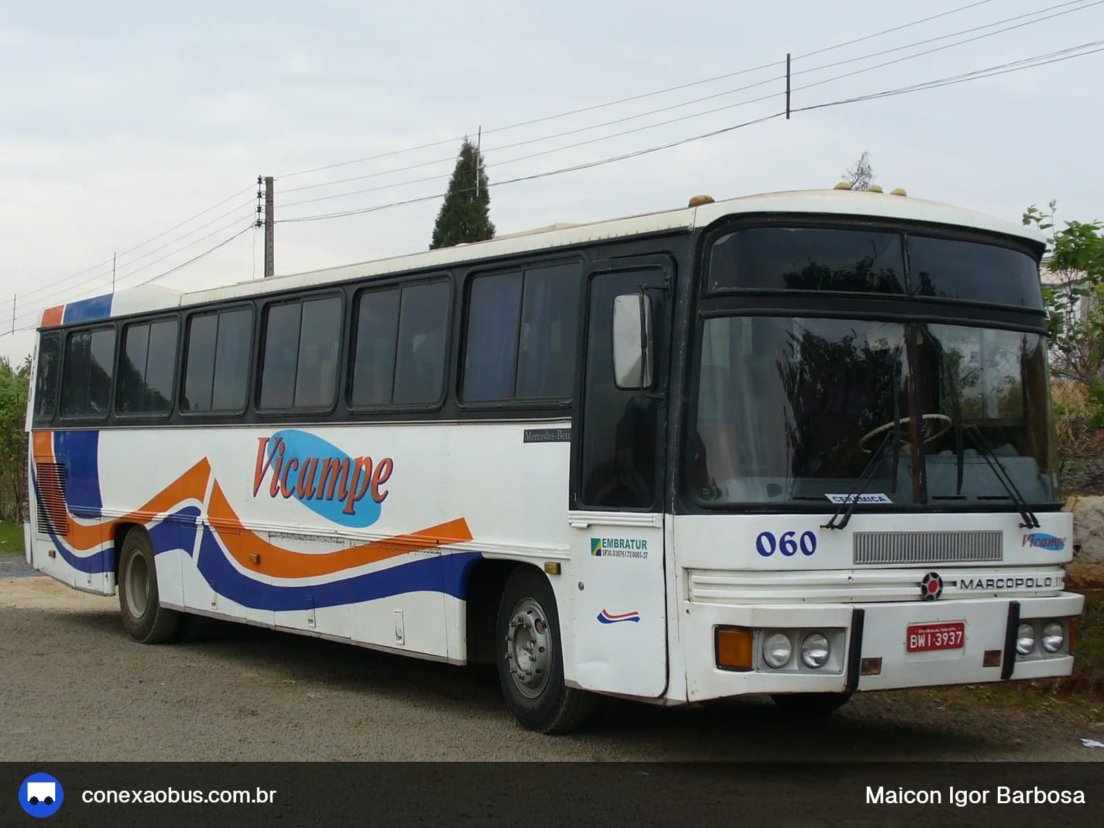 Ônibus Mercedes-Benz Marcopolo III, da Vicampe Transportes e Turismo, prefixo 060, em Laranjal Paulista-SP