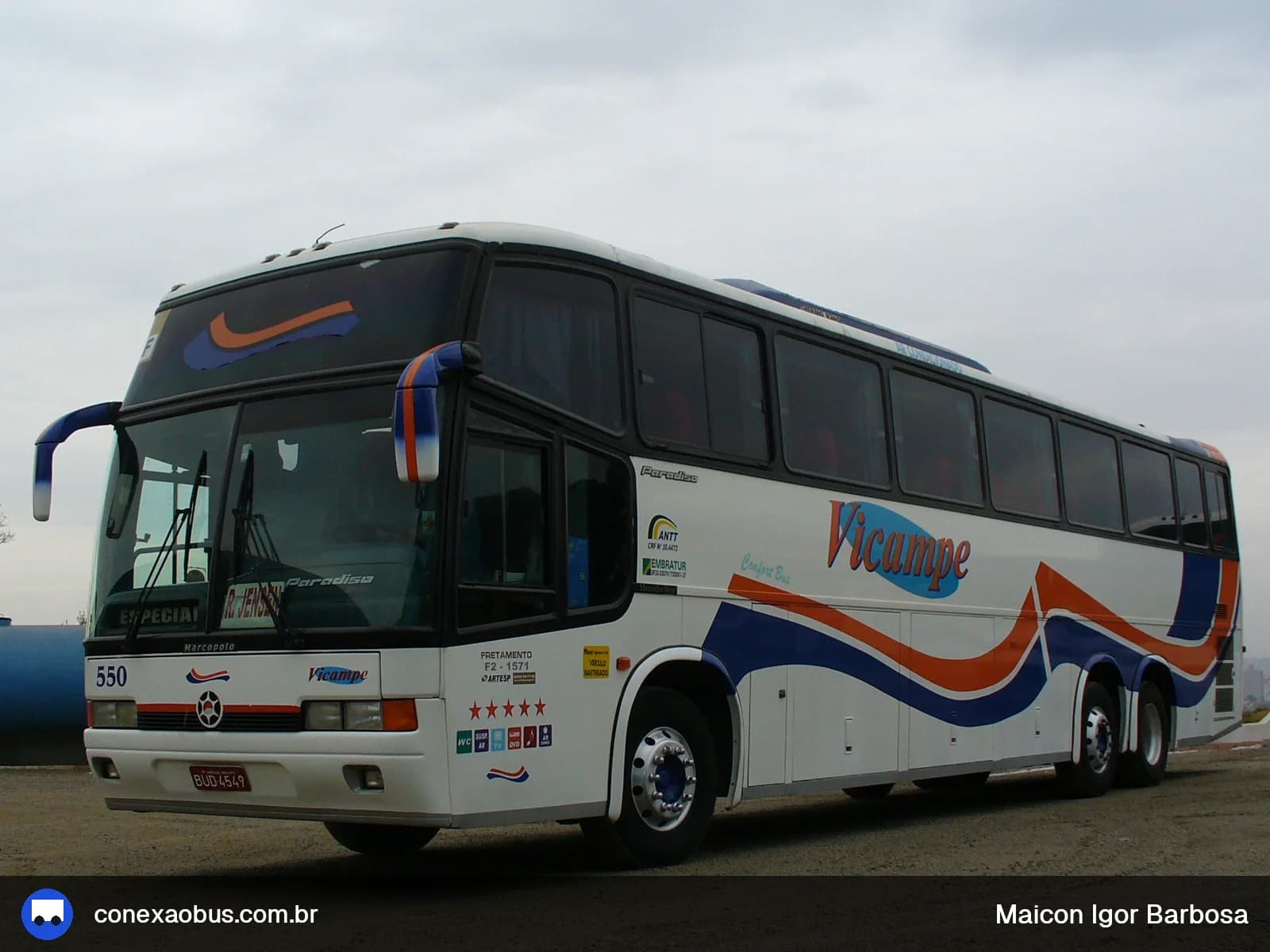 Ônibus Marcopolo Paradiso GV 1150, da Vicampe Transportes e Turismo, prefixo 550, em Laranjal Paulista-SP