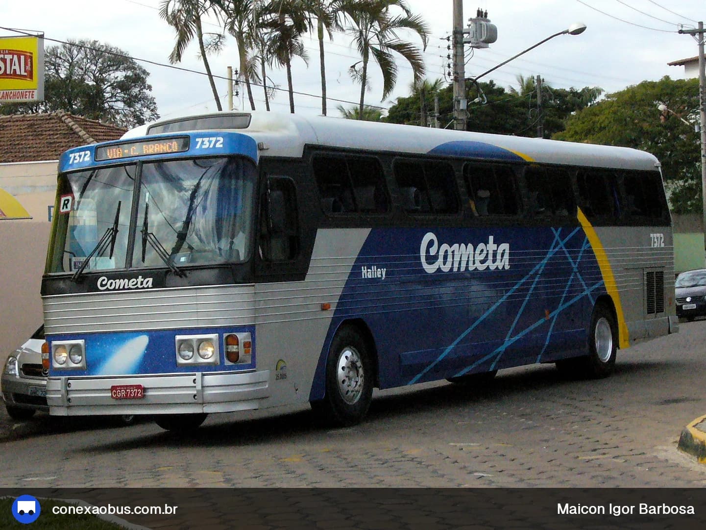 Ônibus CMA Fecha Azul VII, da Viação Cometa, prefixo 7372, em Tatuí-SP