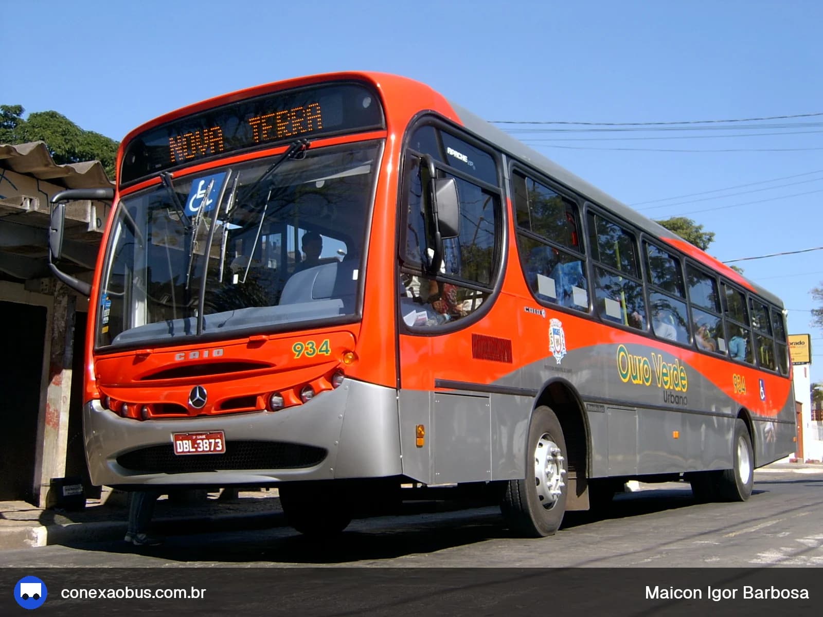Ônibus CAIO Apache Vip, da Auto Viação Ouro Verde, prefixo 934, em Sumaré-SP