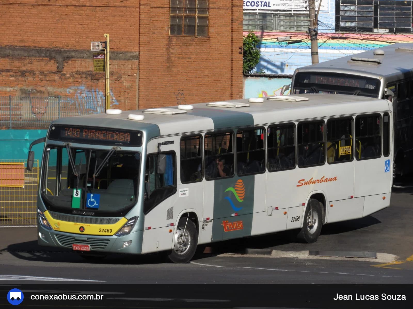 Ônibus Marcopolo Torino 2014, da Viação Trevisan e Logística, prefixo 22469, em Piracicaba-SP