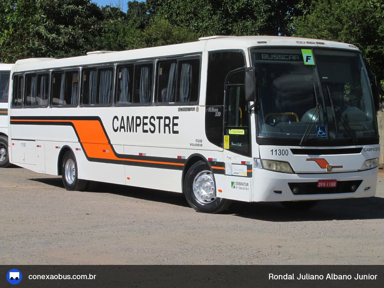 Ônibus Busscar El Buss 320, da Viação Campestre, prefixo 11300, em Piracicaba-SP