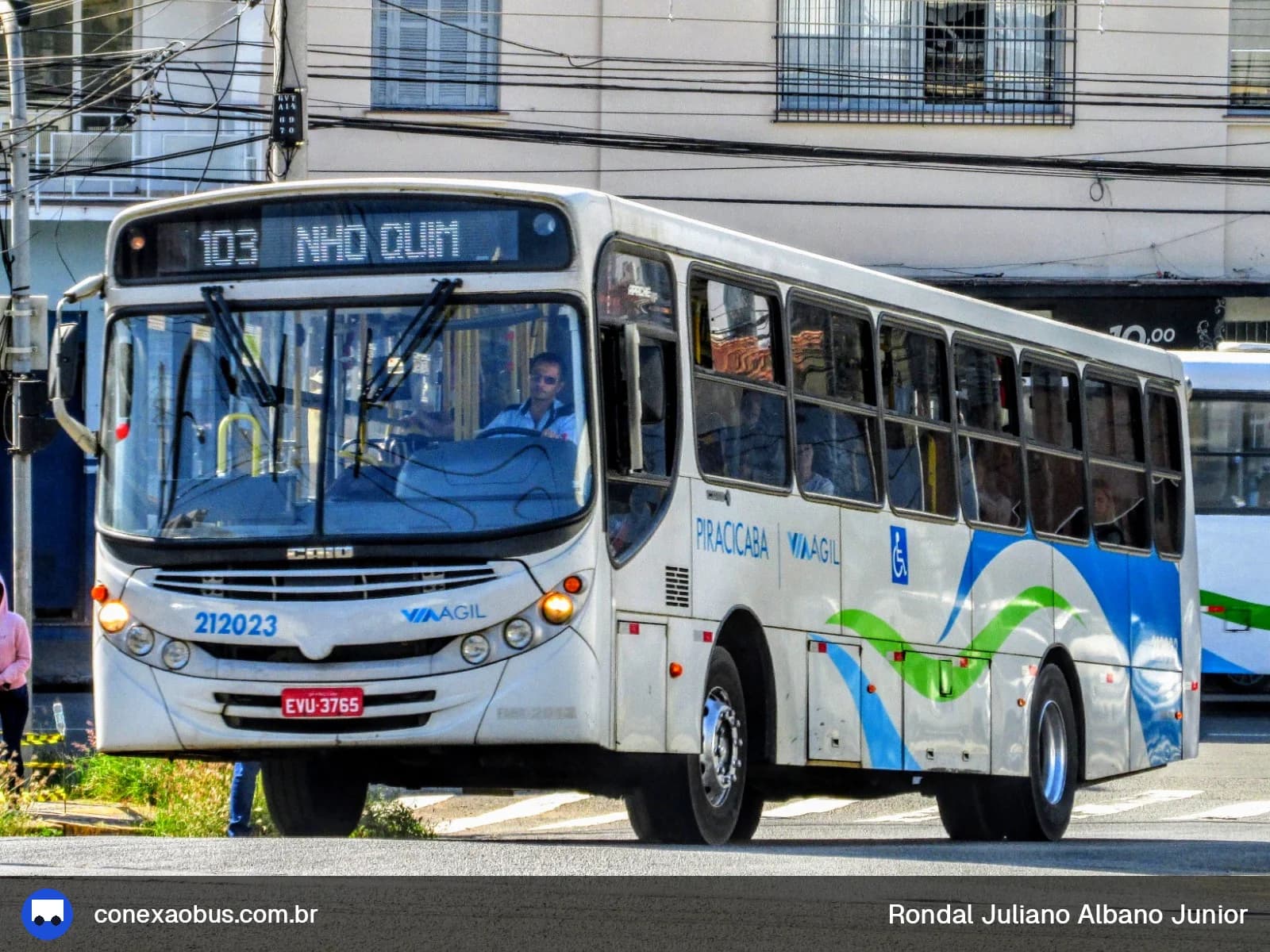 Ônibus CAIO Apache Vip II, da Via Ágil | Transporte Coletivo de Piracicaba, prefixo 212023, em Piracicaba-SP