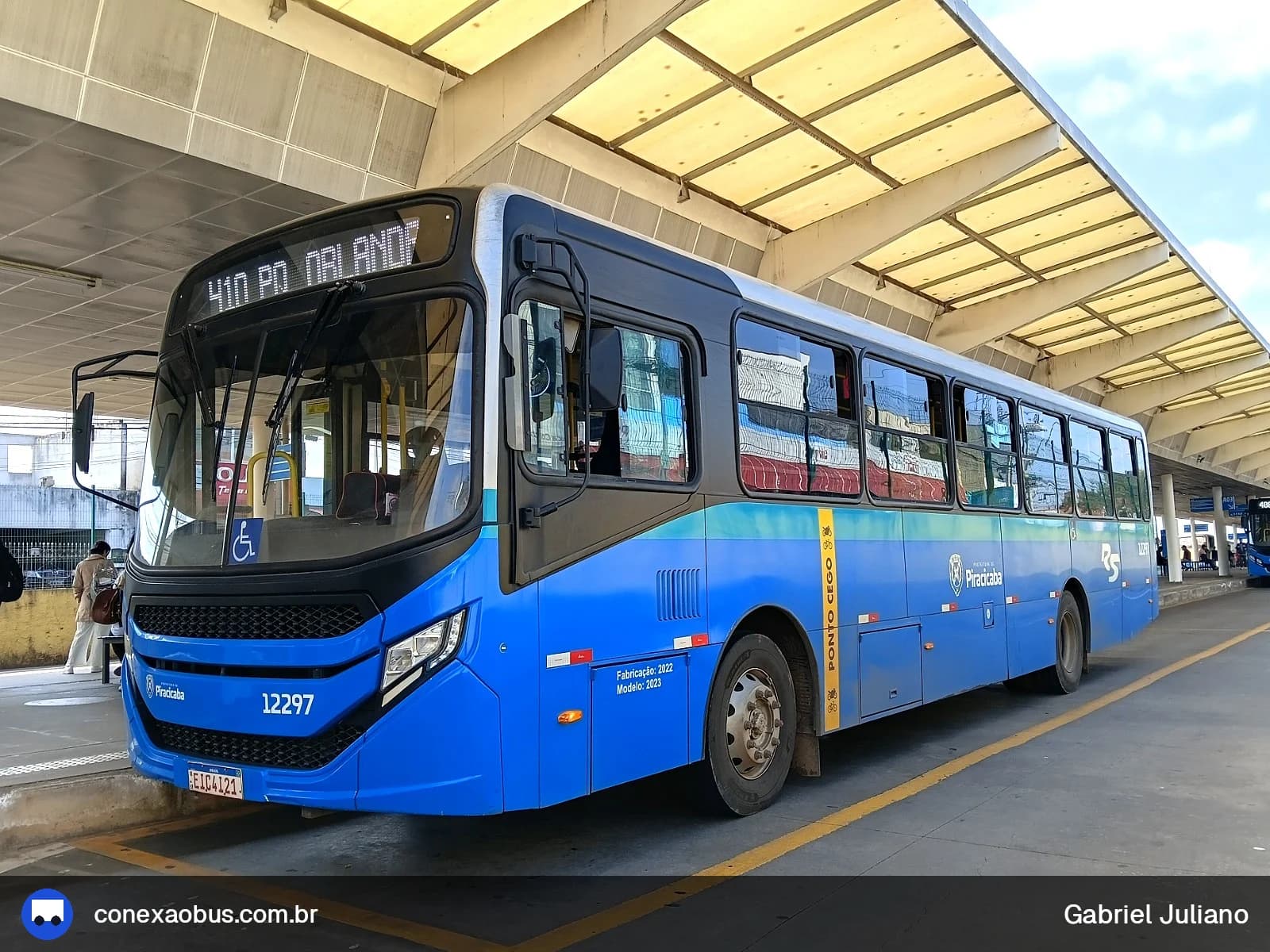 Ônibus CAIO Apache Vip V, da Rápido Sumaré | Pira Mobilidade, prefixo 12297, em Piracicaba-SP