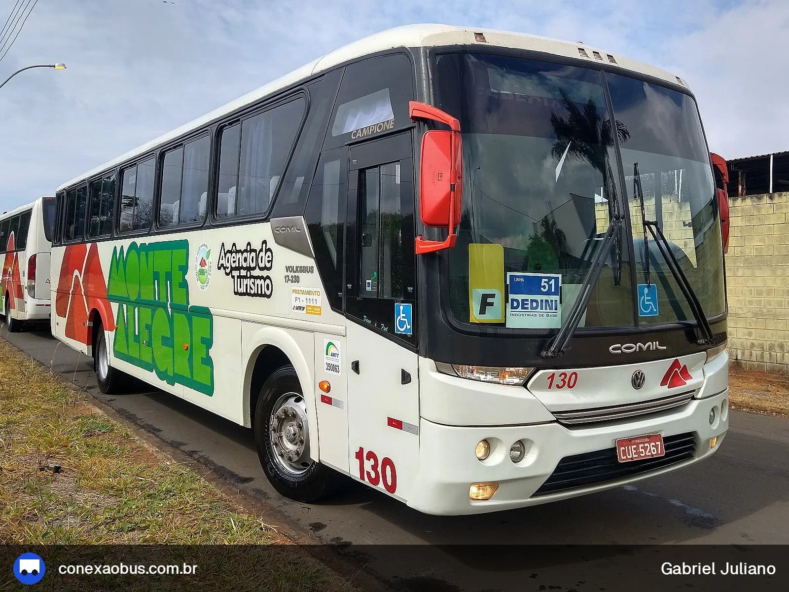 Ônibus Comil Campione Vision 3.25, da Monte Alegre Turismo, prefixo 130, em Piracicaba-SP