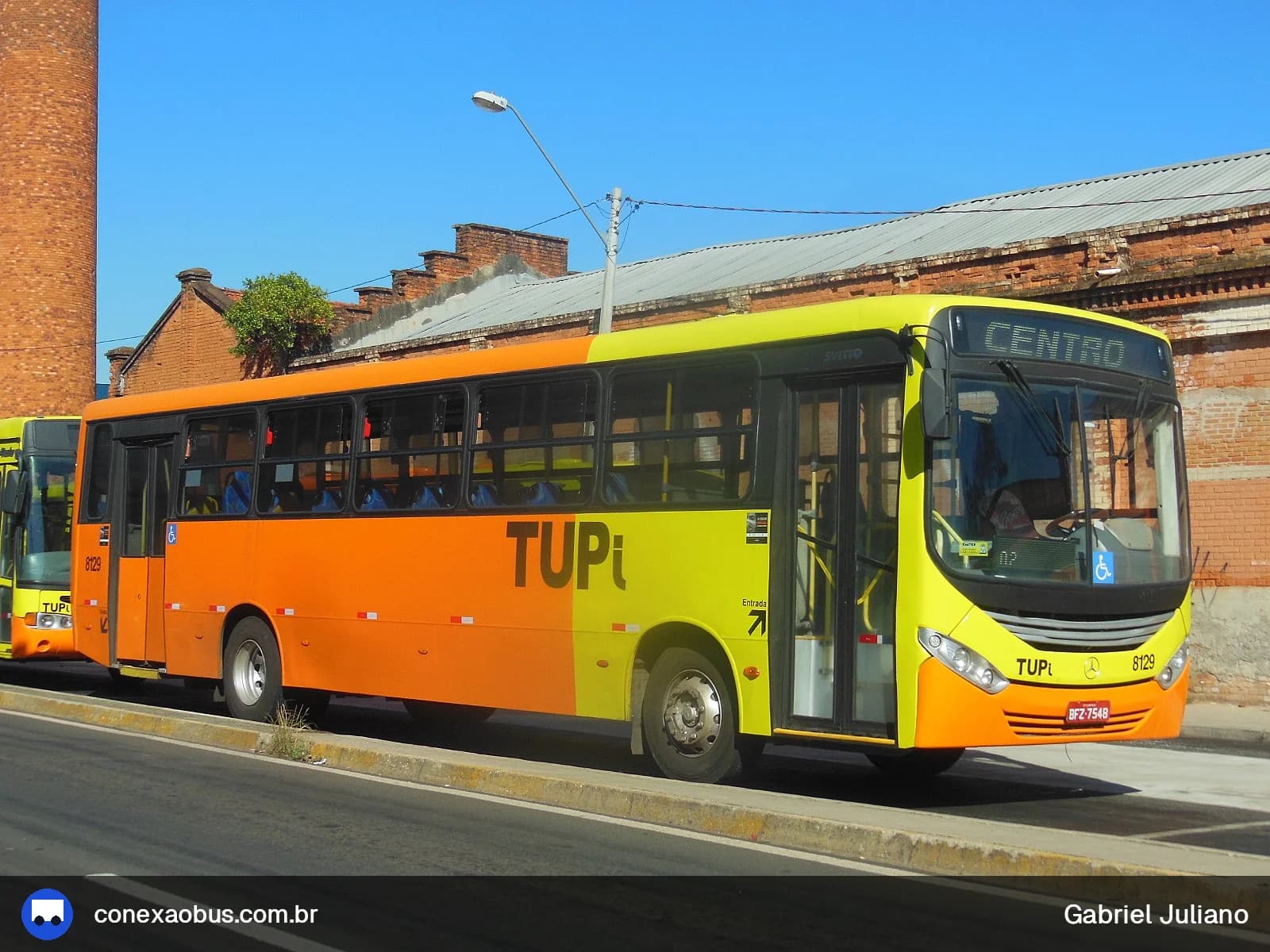 Ônibus Comil Svelto 2012, da TUPi | Transporte Urbano Piracicaba, prefixo 8129, em Piracicaba-SP