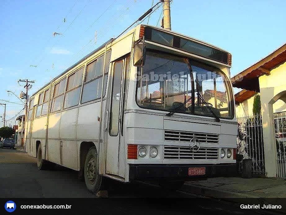 Ônibus CAIO Padron Amélia, da PARTICULARES, prefixo 6880, em Piracicaba-SP