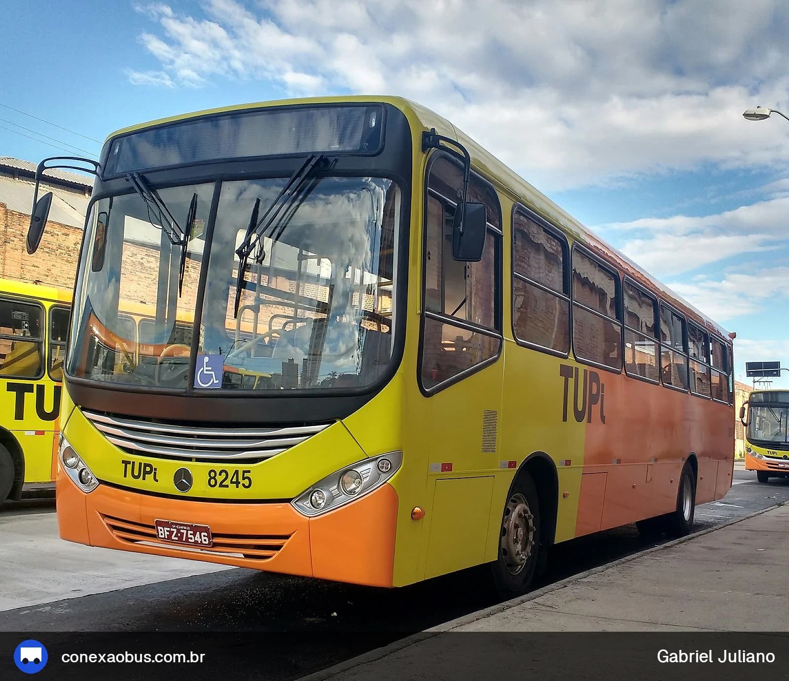 Ônibus Comil Svelto 2012, da TUPi | Transporte Urbano Piracicaba, prefixo 8245, em Piracicaba-SP
