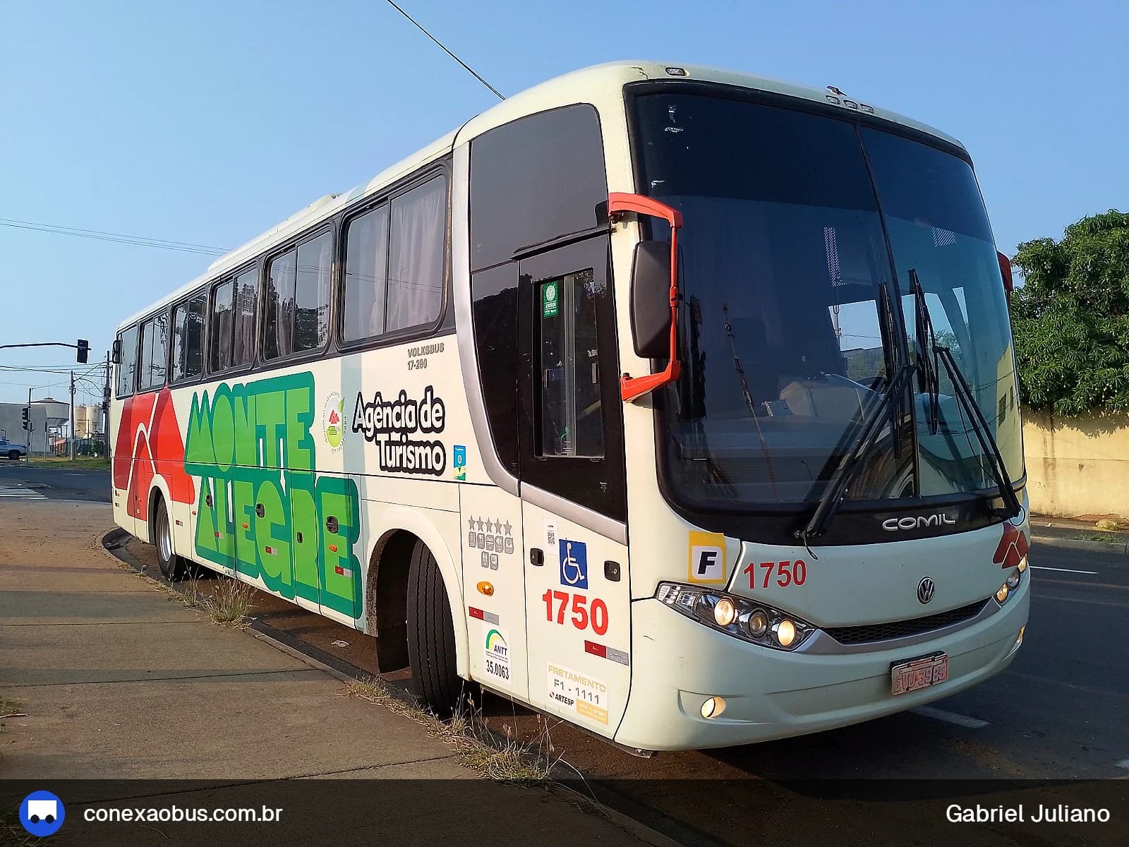 Ônibus Comil Campione 3.45 2011, da Monte Alegre Turismo, prefixo 1750, em Piracicaba-SP
