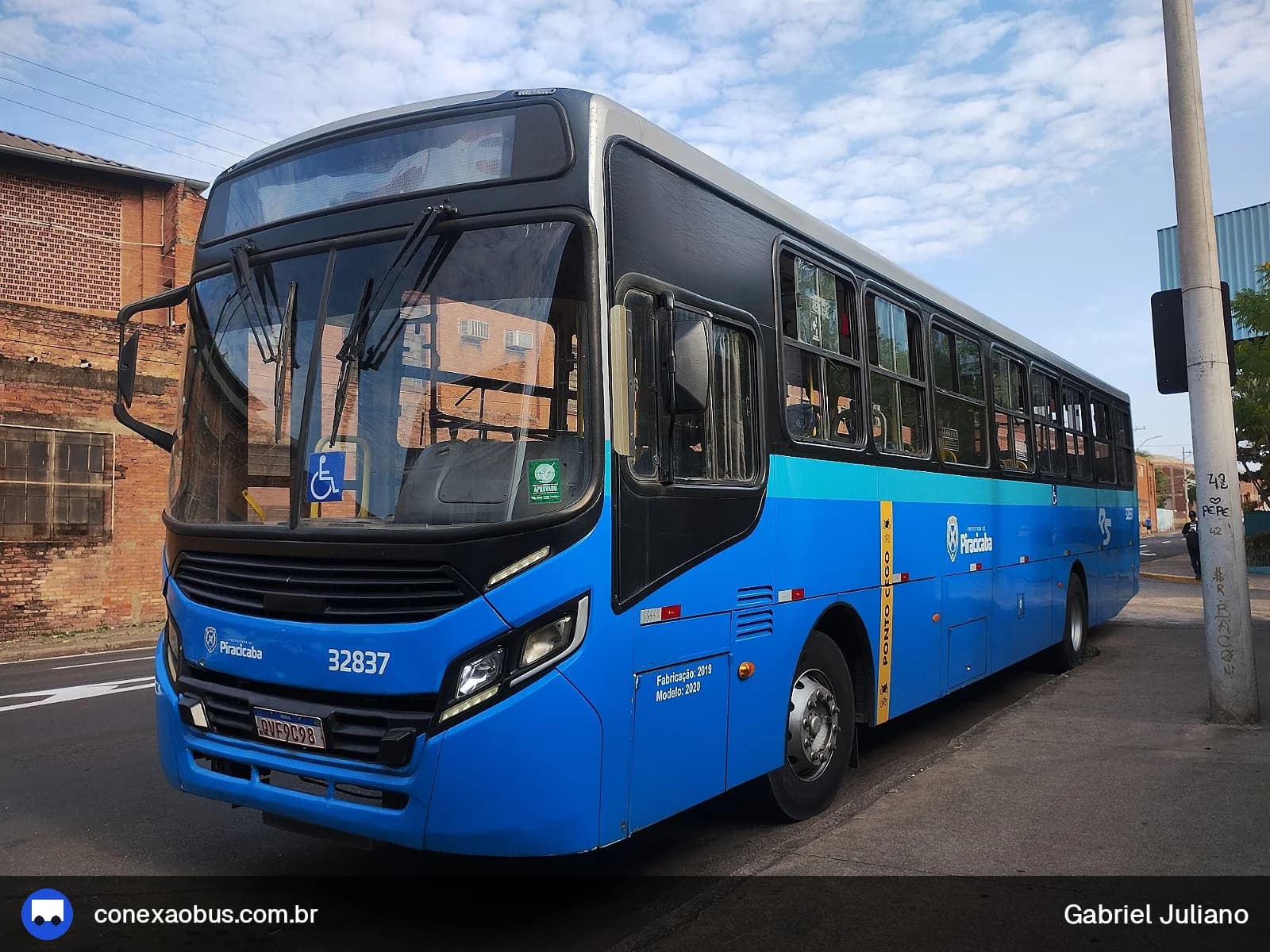 Ônibus CAIO Apache Vip IV, da Rápido Sumaré | Pira Mobilidade, prefixo 32837, em Piracicaba-SP