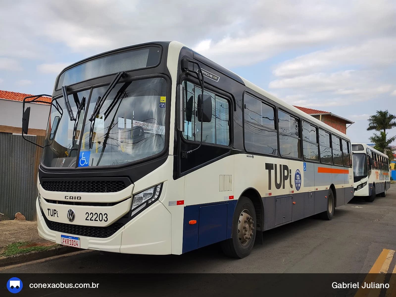 Ônibus CAIO Apache Vip V, da TUPi | Transporte Urbano Piracicaba, prefixo 22203, linha 444 SÔNIA  / CENTRO, em Piracicaba-SP