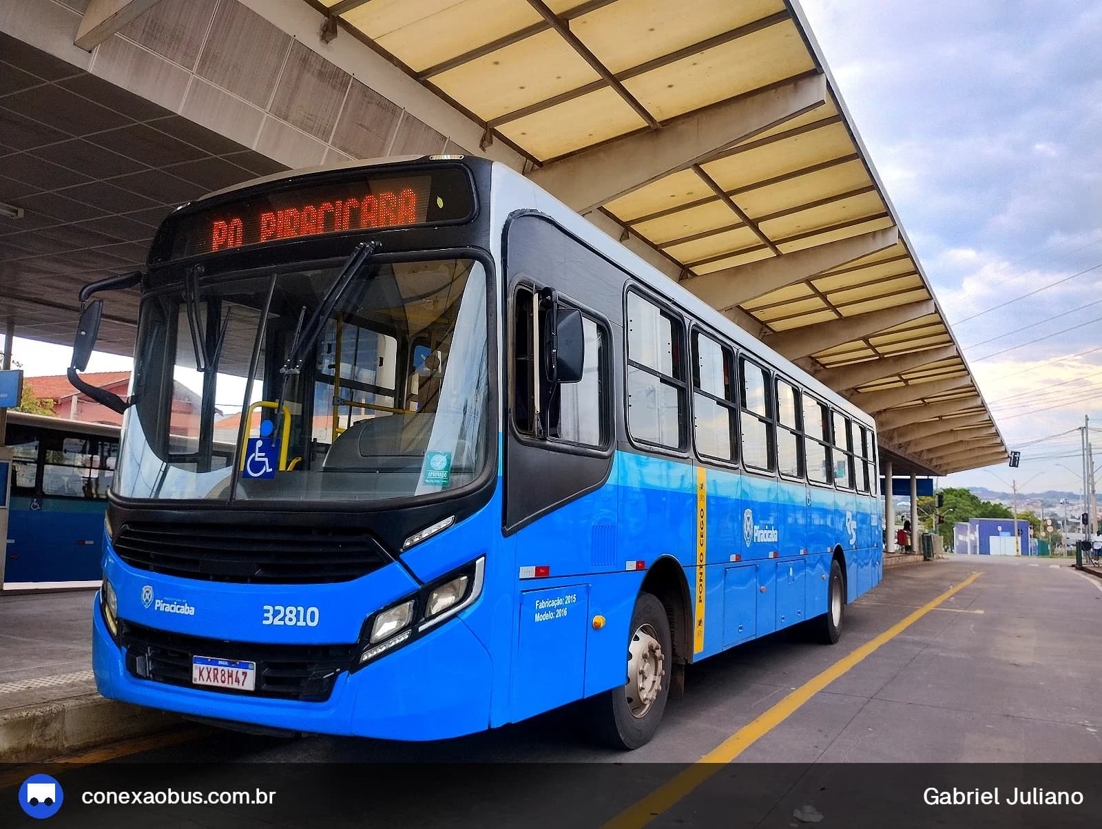 Ônibus CAIO Apache Vip IV, da Rápido Sumaré | Pira Mobilidade, prefixo 32810, em Piracicaba-SP