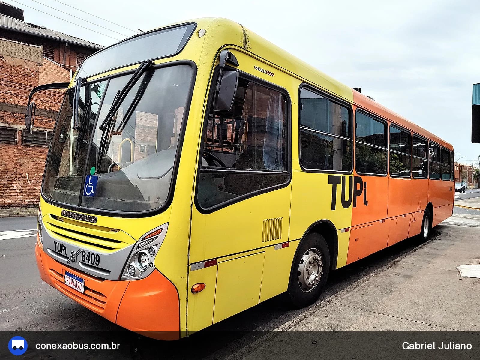 Ônibus Neobus Mega Plus, da TUPi | Transporte Urbano Piracicaba, prefixo 8409, em Piracicaba-SP