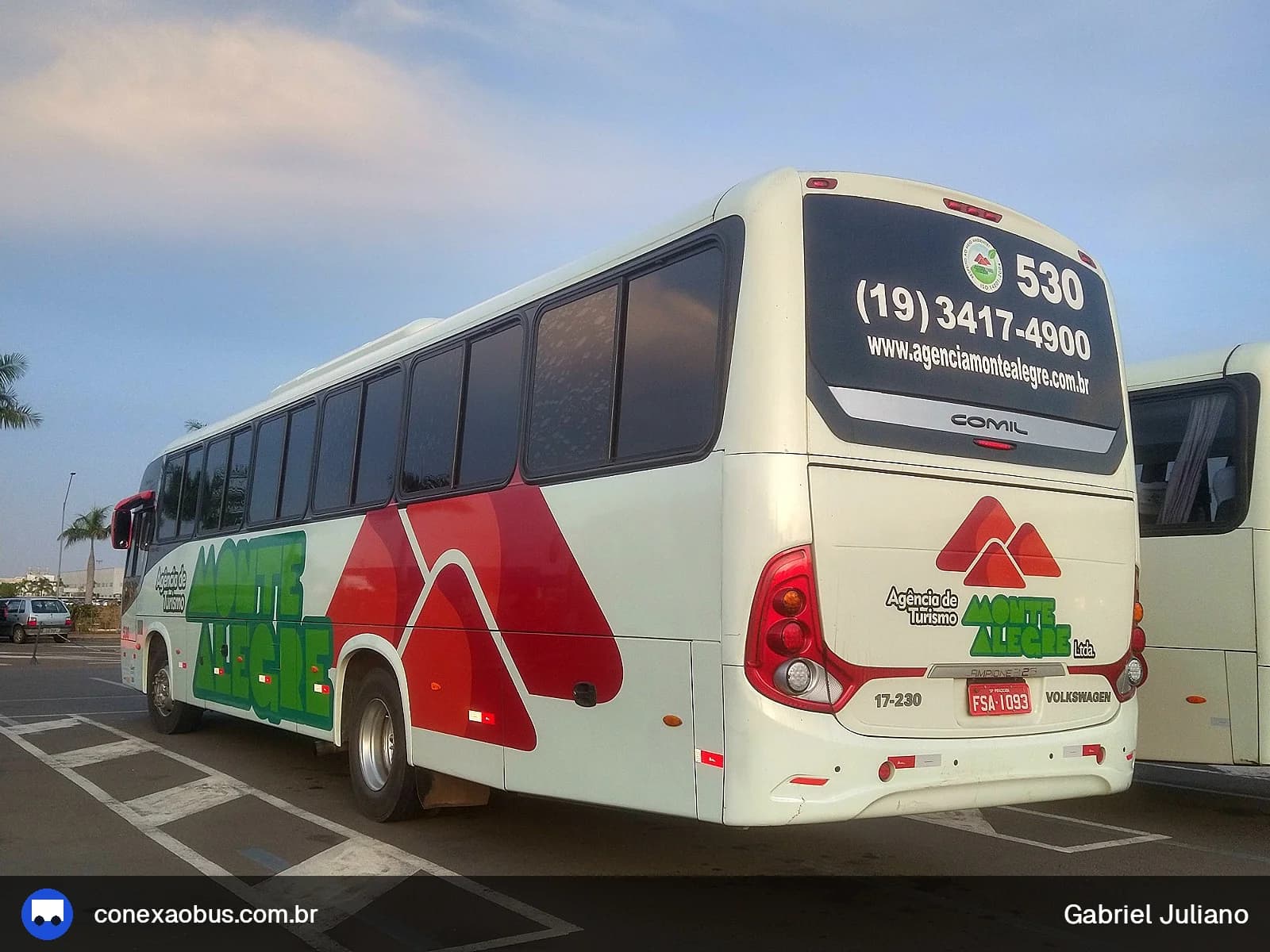 Ônibus Comil Campione 3.25 2014, da Monte Alegre Turismo, prefixo 530, em Piracicaba-SP