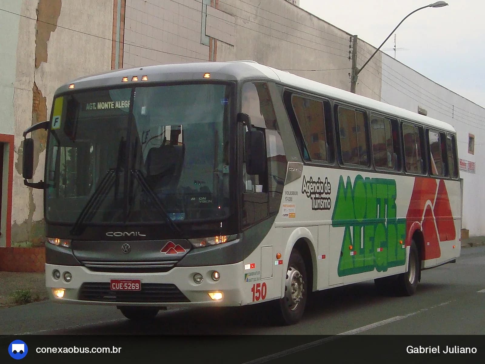 Ônibus Comil Campione Vision 3.25, da Monte Alegre Turismo, prefixo 150, em Piracicaba-SP