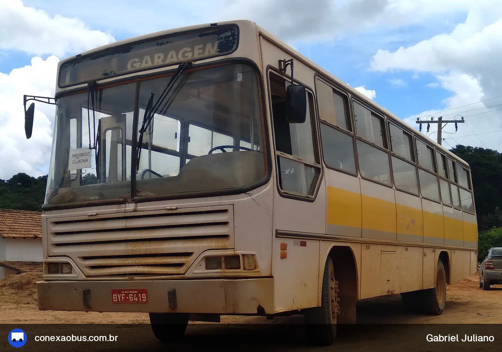 Ônibus Thamco Dinamus, da PARTICULARES, prefixo 2502, em Novo Cruzeiro-MG