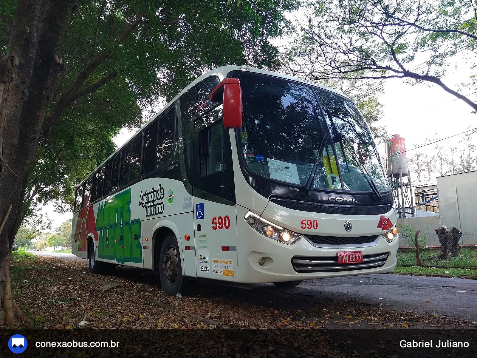 Ônibus Comil Campione 3.25 2014, da Monte Alegre Turismo, prefixo 590, em Piracicaba-SP