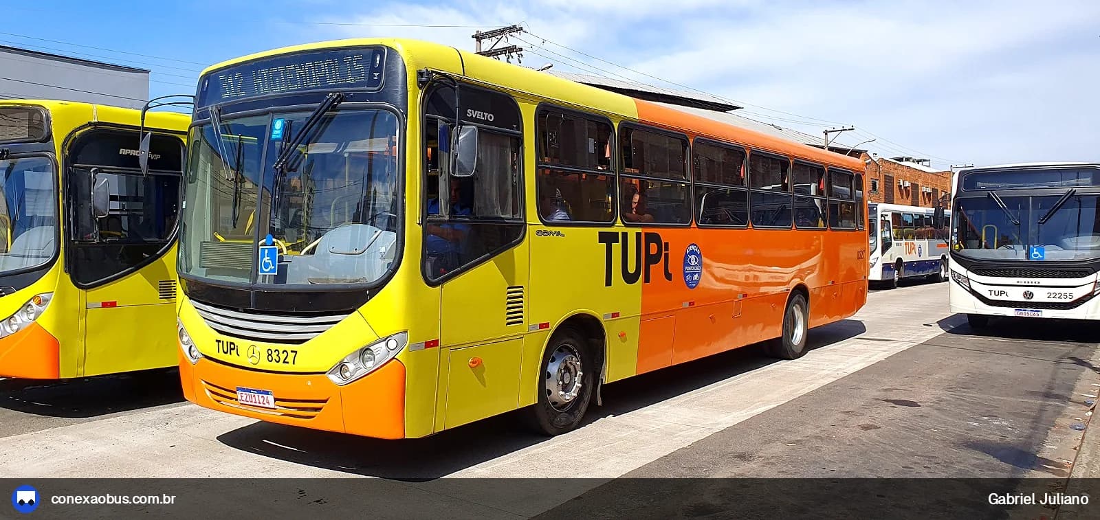 Ônibus Comil Svelto 2012, da TUPi | Transporte Urbano Piracicaba, prefixo 8327, em Piracicaba-SP