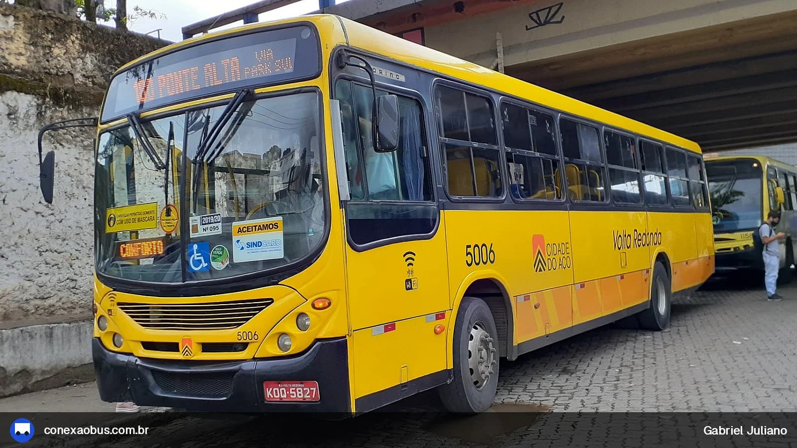 Ônibus Marcopolo Torino 2007, da Viação Cidade do Aço, prefixo 5006, em Volta Redonda-RJ