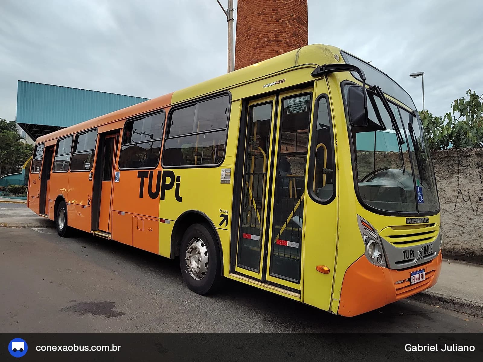 Ônibus Neobus Mega Plus, da TUPi | Transporte Urbano Piracicaba, prefixo 8409, em Piracicaba-SP
