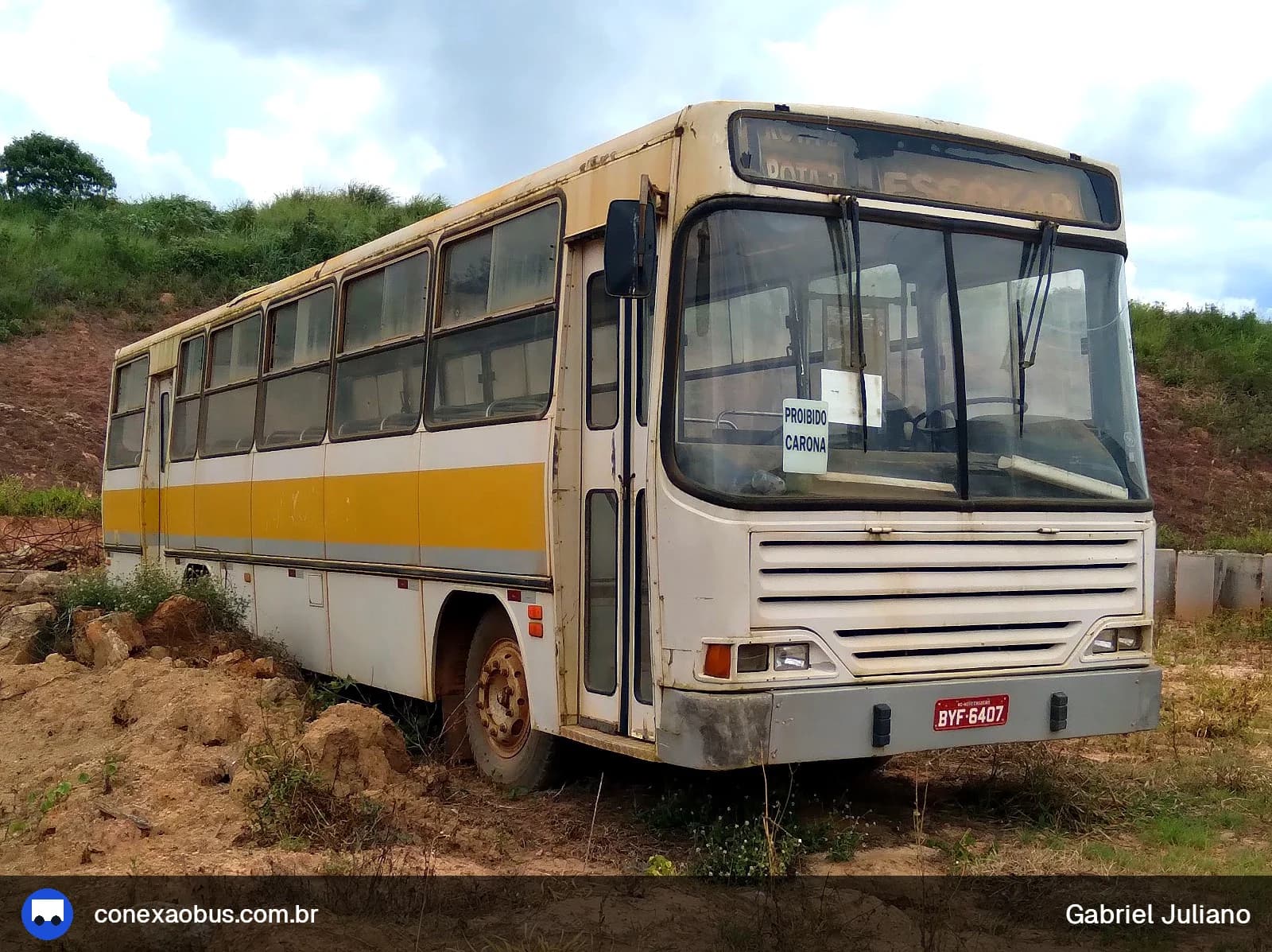 Ônibus Thamco Dinamus, da PARTICULARES, prefixo 6407, em Novo Cruzeiro-MG