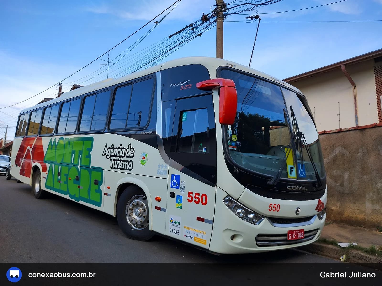 Ônibus Comil Campione 3.25 2014, da Monte Alegre Turismo, prefixo 550, em Piracicaba-SP