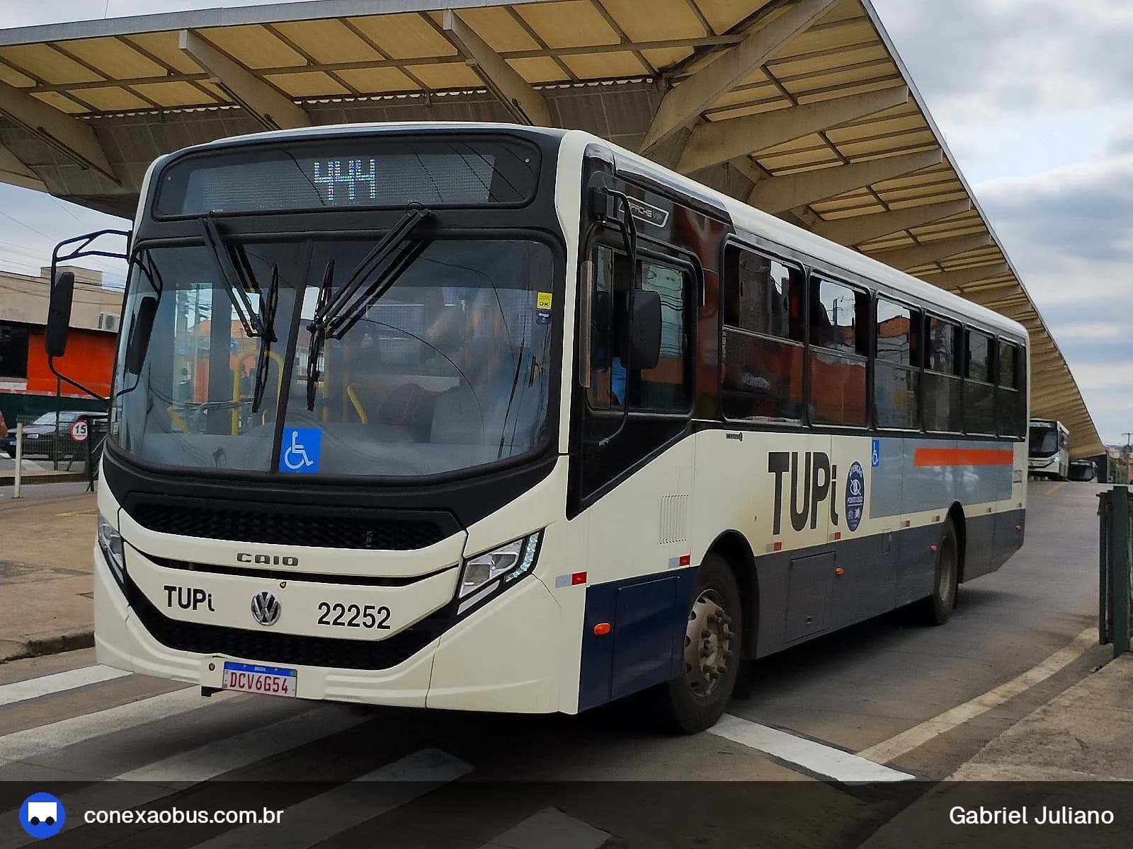 Ônibus CAIO Apache Vip V, da TUPi | Transporte Urbano Piracicaba, prefixo 22252, linha 444 SÔNIA  / CENTRO