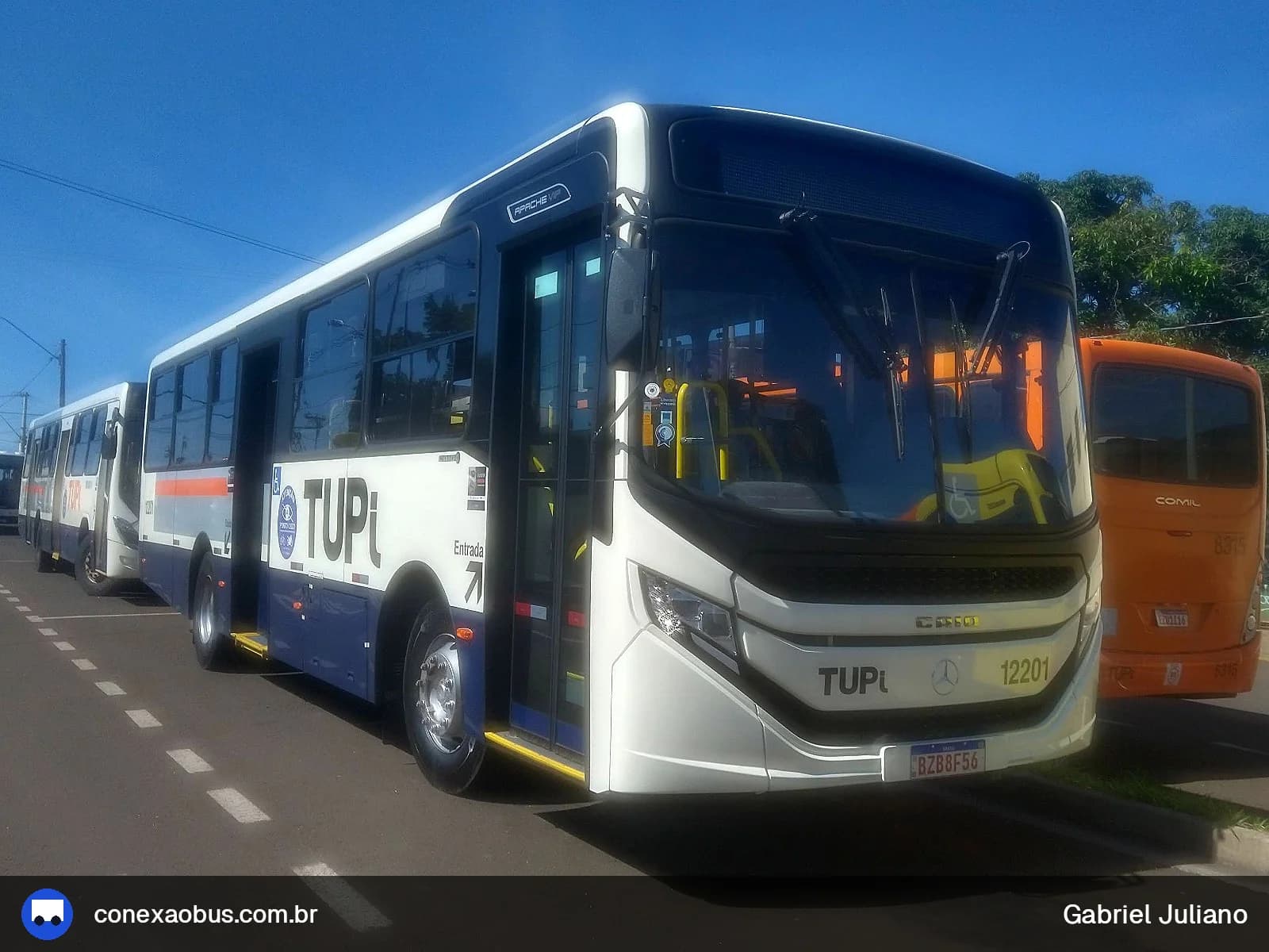Ônibus midi CAIO Apache Vip V, da TUPi | Transporte Urbano Piracicaba, prefixo 12201, em Piracicaba-SP