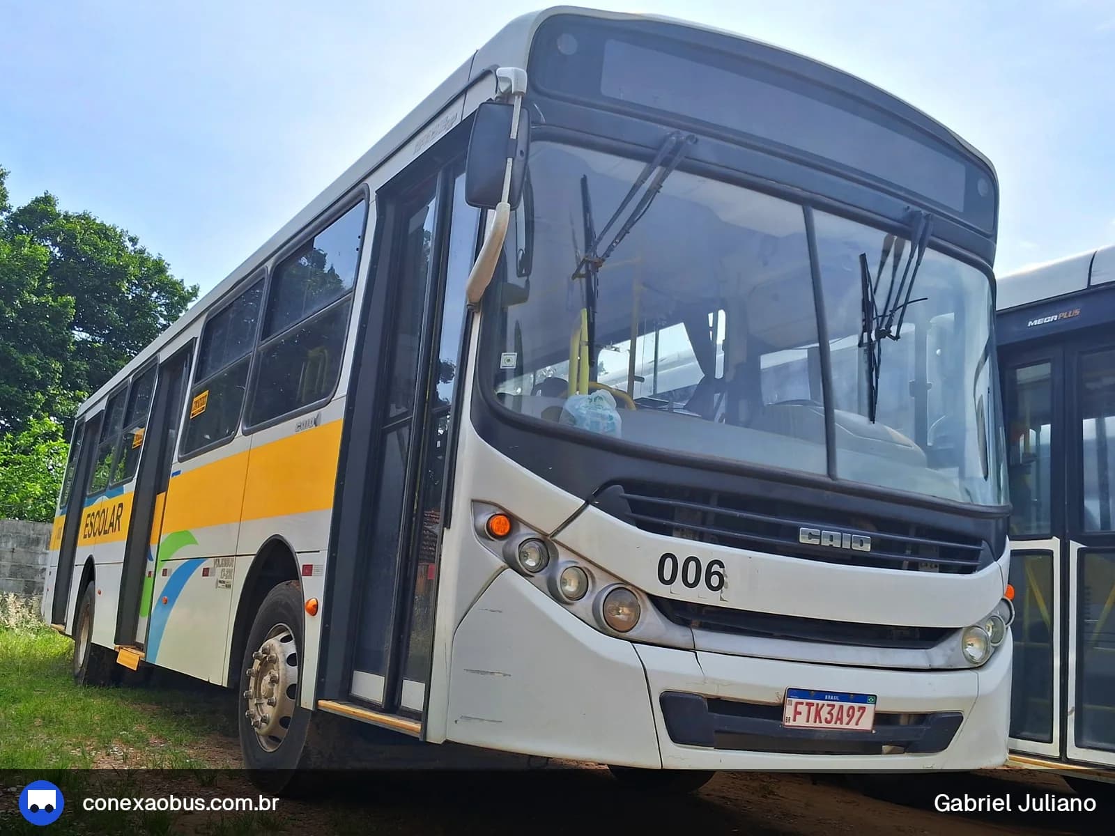 Ônibus CAIO Apache Vip III, da Terra Auto Viação, prefixo 006, em Charqueada-SP