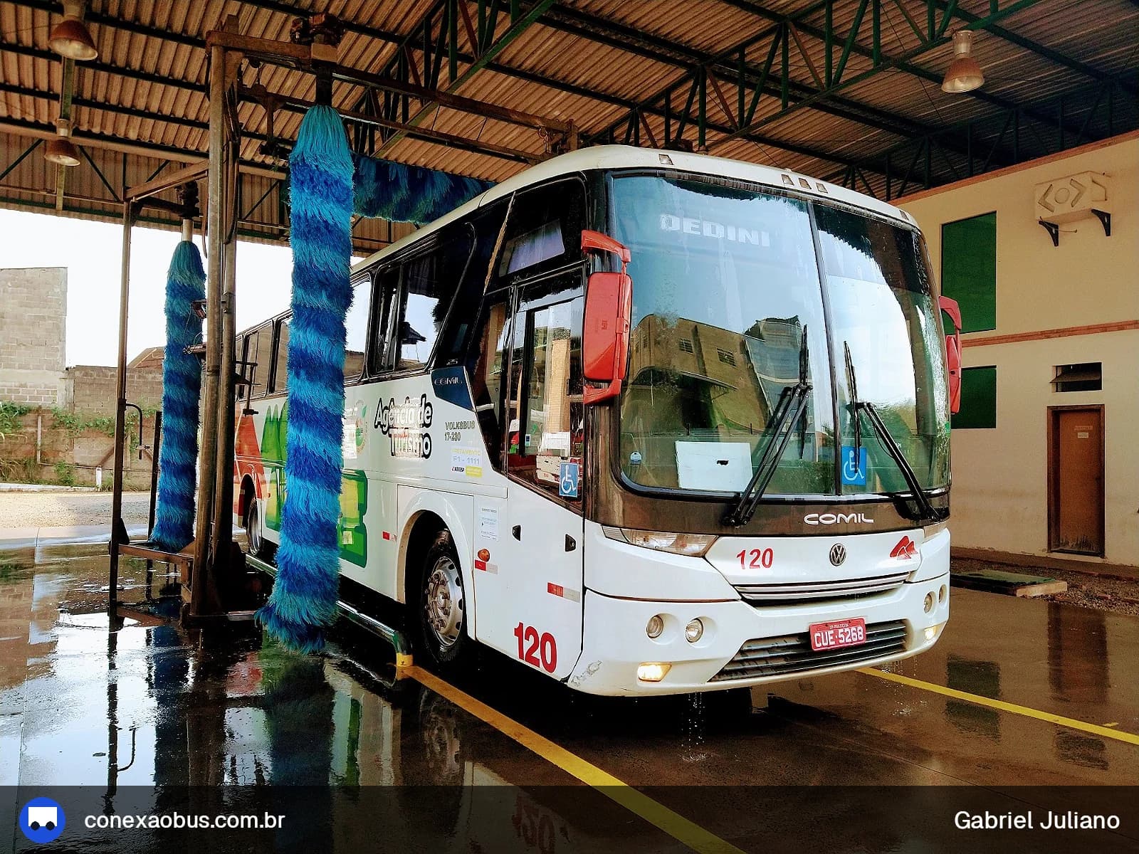 Ônibus Comil Campione Vision 3.25, da Monte Alegre Turismo, prefixo 120, em Piracicaba-SP
