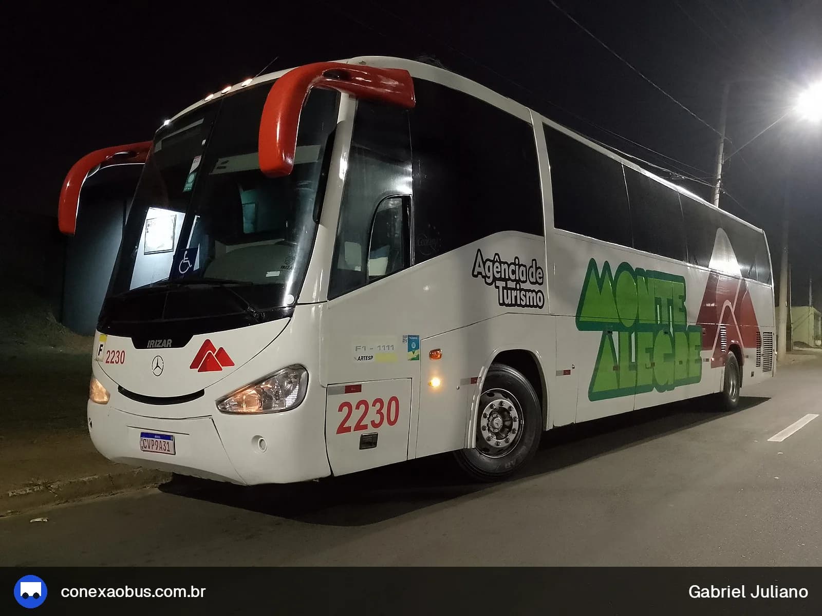 Ônibus Irizar Century 370, da Monte Alegre Turismo, prefixo 2230, linha CNH / CASE, em Piracicaba-SP