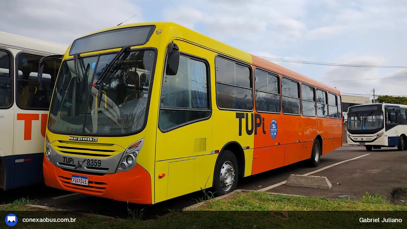 Ônibus Neobus Mega Plus, da TUPi | Transporte Urbano Piracicaba, prefixo 8359, em Piracicaba-SP