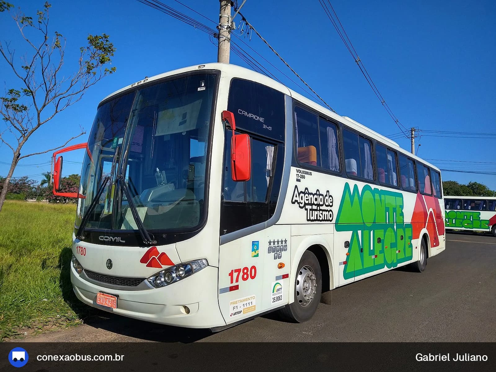 Ônibus Comil Campione 3.45 2011, da Monte Alegre Turismo, prefixo 1780, em Piracicaba-SP
