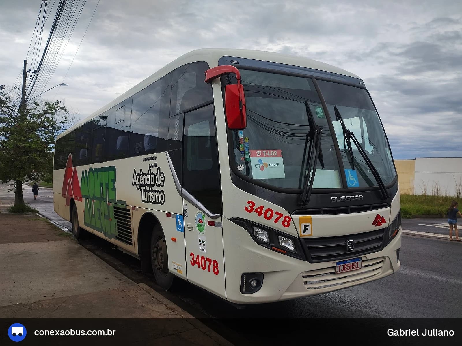 Ônibus Busscar El Buss FT 2021, da Monte Alegre Turismo, prefixo 34078, em Piracicaba-SP
