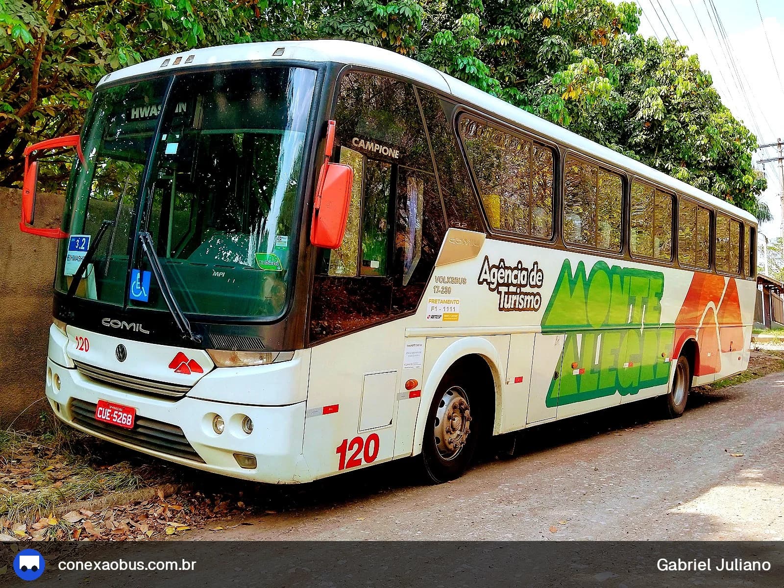 Ônibus Comil Campione Vision 3.25, da Monte Alegre Turismo, prefixo 120, em Piracicaba-SP
