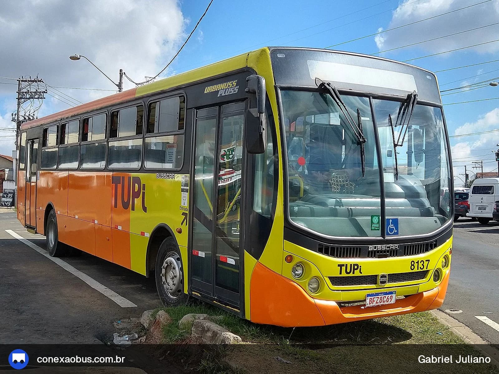 Ônibus Busscar Urbanuss Pluss 2009, da TUPi | Transporte Urbano Piracicaba, prefixo 8137, em Piracicaba-SP