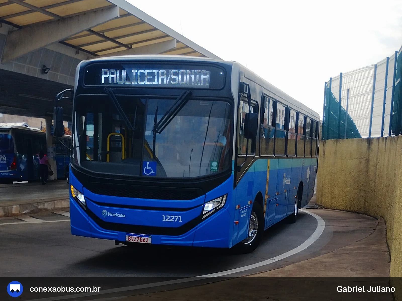 Ônibus CAIO Apache Vip V, da Rápido Sumaré | Pira Mobilidade, prefixo 12271, em Piracicaba-SP