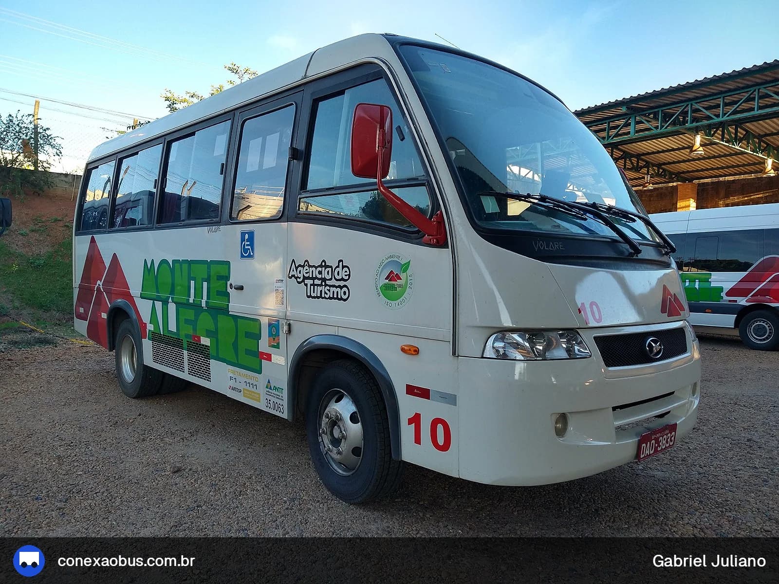 Ônibus micro-ônibus Marcopolo Volare A6, da Monte Alegre Turismo, prefixo V-10, em Piracicaba-SP