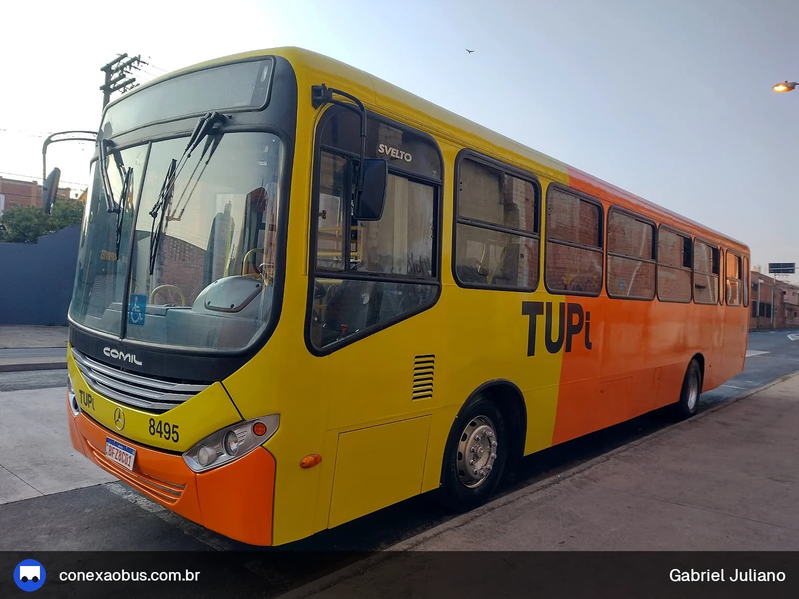 Ônibus Comil Svelto 2012, da TUPi | Transporte Urbano Piracicaba, prefixo 8495, em Piracicaba-SP