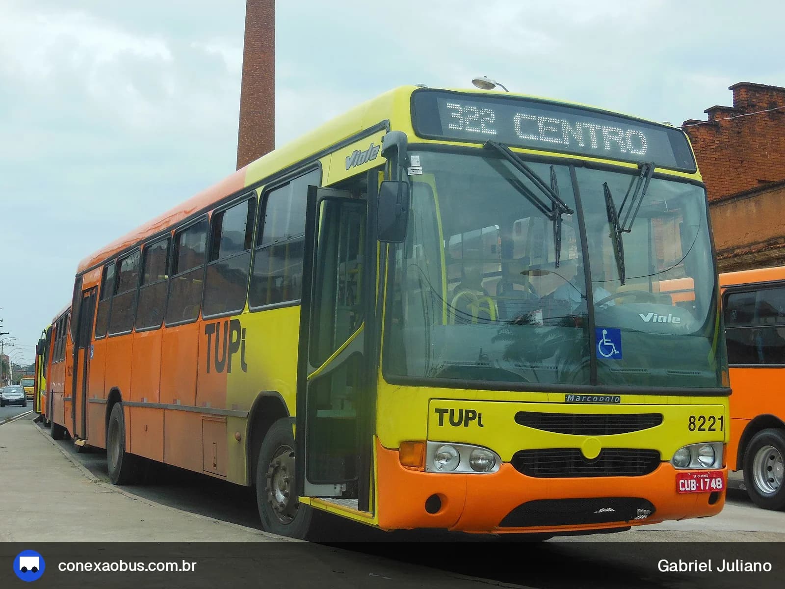 Ônibus Marcopolo Viale, da TUPi | Transporte Urbano Piracicaba, prefixo 8221, em Piracicaba-SP