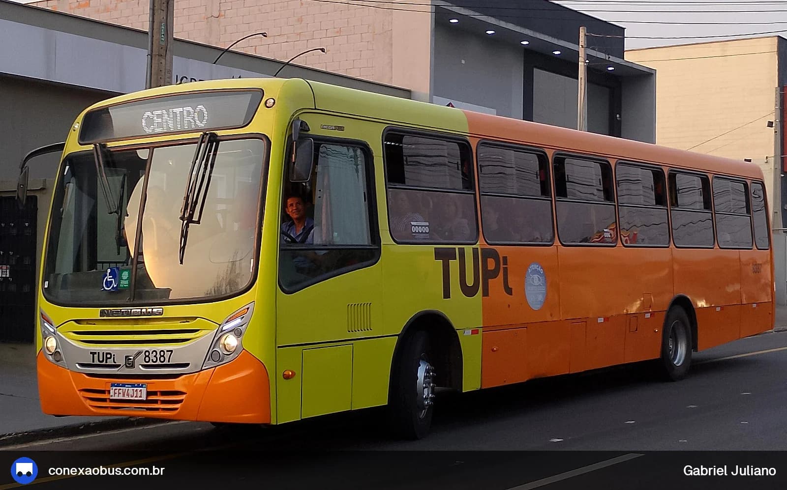 Ônibus Neobus Mega Plus, da TUPi | Transporte Urbano Piracicaba, prefixo 8387, em Piracicaba-SP