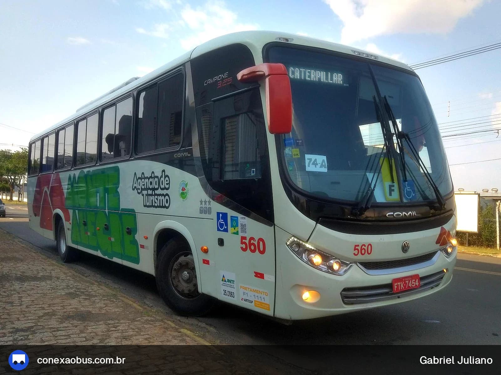 Ônibus Comil Campione 3.25 2014, da Monte Alegre Turismo, prefixo 560, em Piracicaba-SP