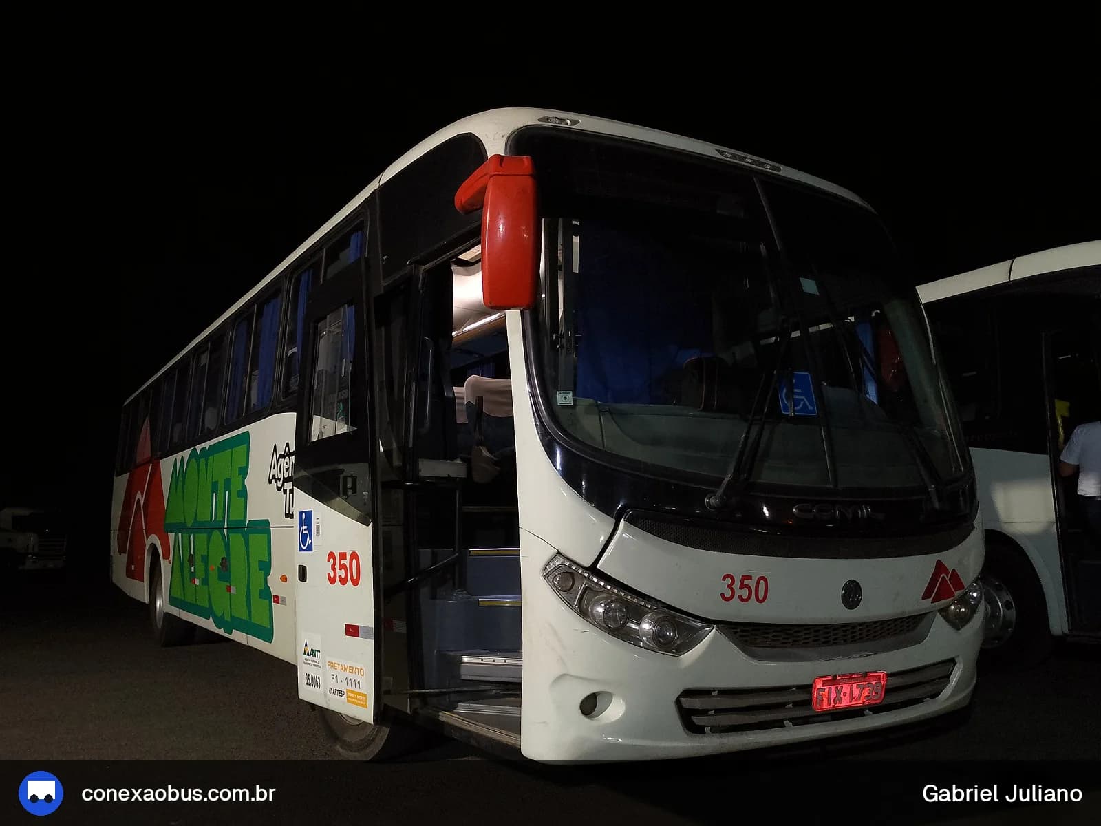 Ônibus Comil Campione 3.25 2014, da Monte Alegre Turismo, prefixo 350, em Piracicaba-SP