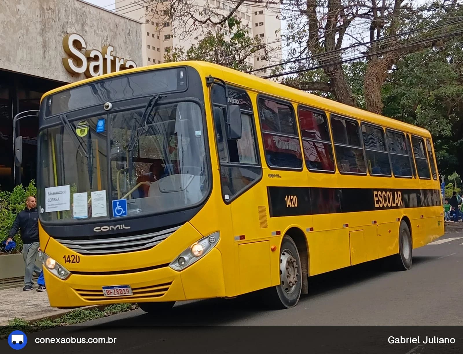 Ônibus Comil Svelto 2012, da Viação Salire, prefixo 1420, em Piracicaba-SP