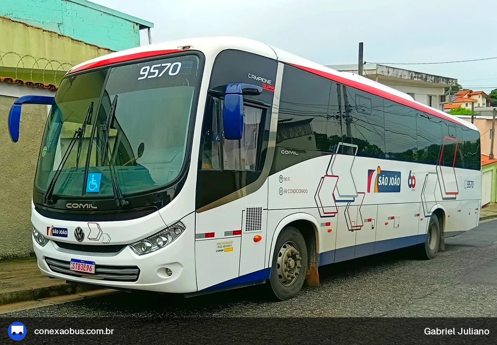 Ônibus Comil Campione 3.25 2014, da São João Votorantin - Sorotur Turismo, prefixo 9570, em Sorocaba-SP