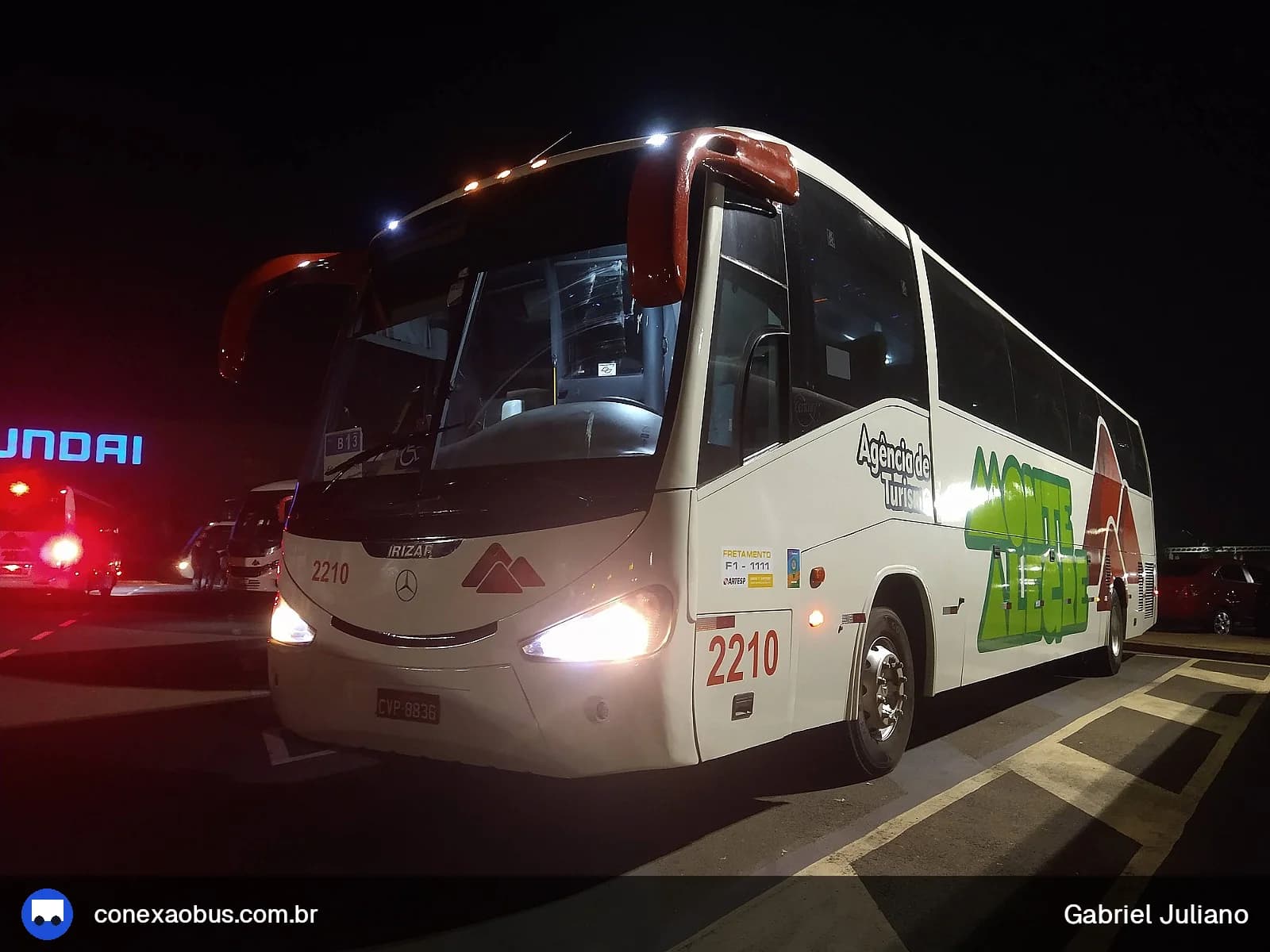 Ônibus Irizar Century 370, da Monte Alegre Turismo, prefixo 2210, linha B13 Hyundai, em Piracicaba-SP